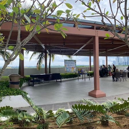 Almas Suite Nusajaya  Exterior photo
